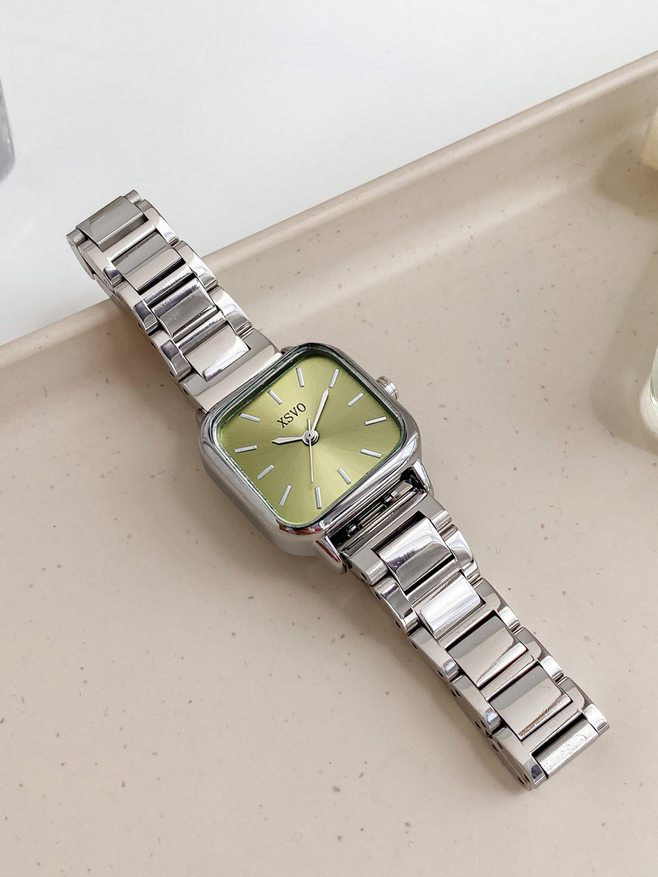 Elegant Square Women's Wristwa - مراجعة Luxury Watch With Green Dial وسعره