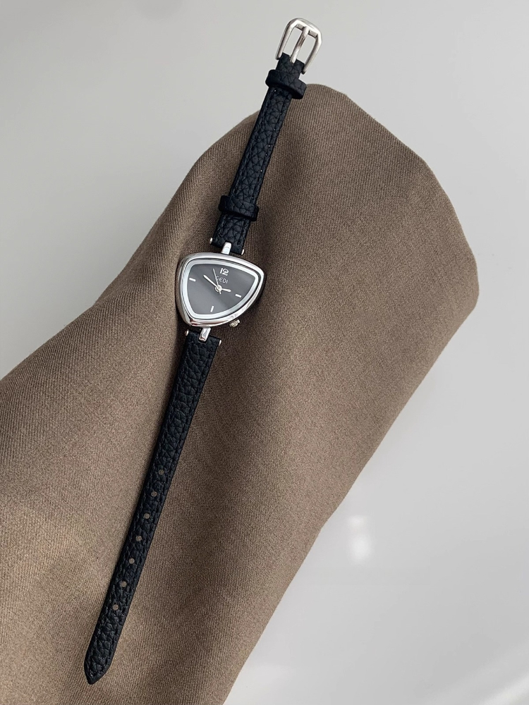 Women Quartz Watch Simple Gold - مراجعة Watch Triangle Luxury وسعره