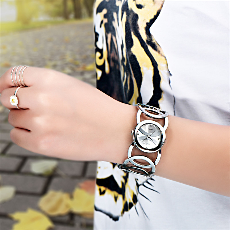 Luxury Brand Lady Gold Watches - مراجعة Luxury Watch Green وسعره