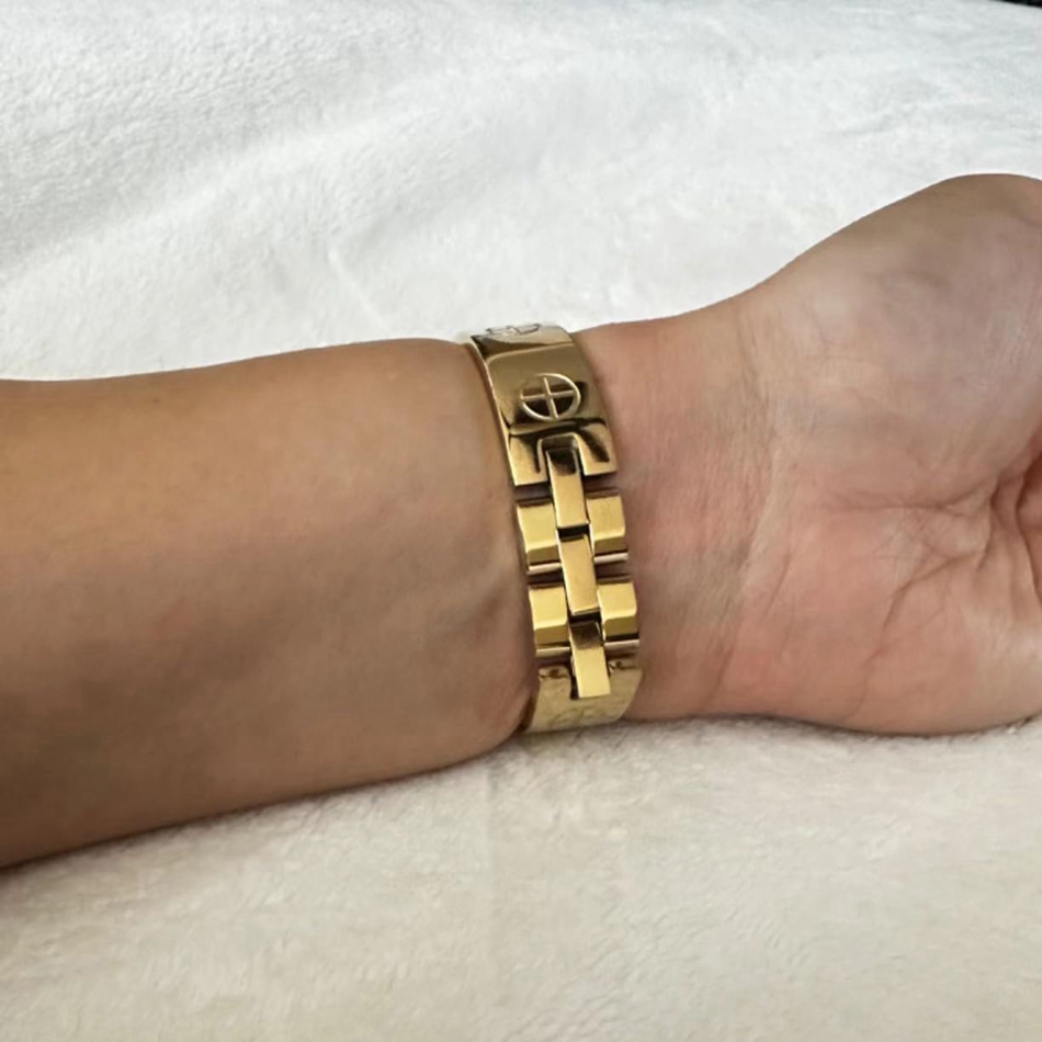 Luxury Stainless Steel Strap F - مراجعة Luxury Watch Apple Bands وسعره