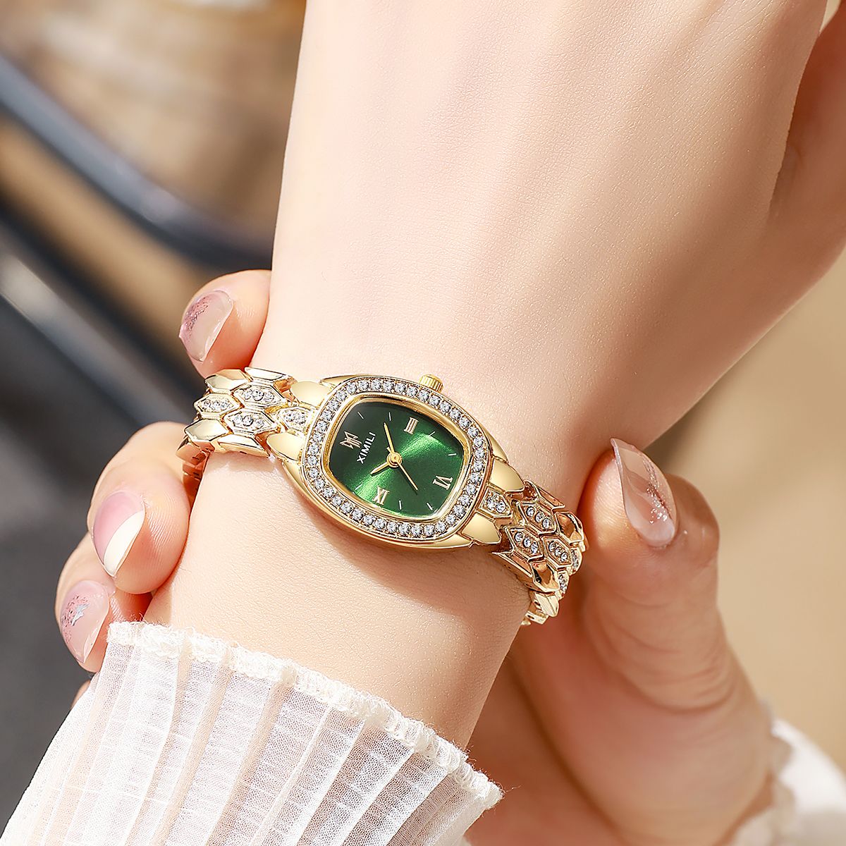 Elegant Rhinestone Oval Watch  - مراجعة Luxury Watch With Green Dial وسعره