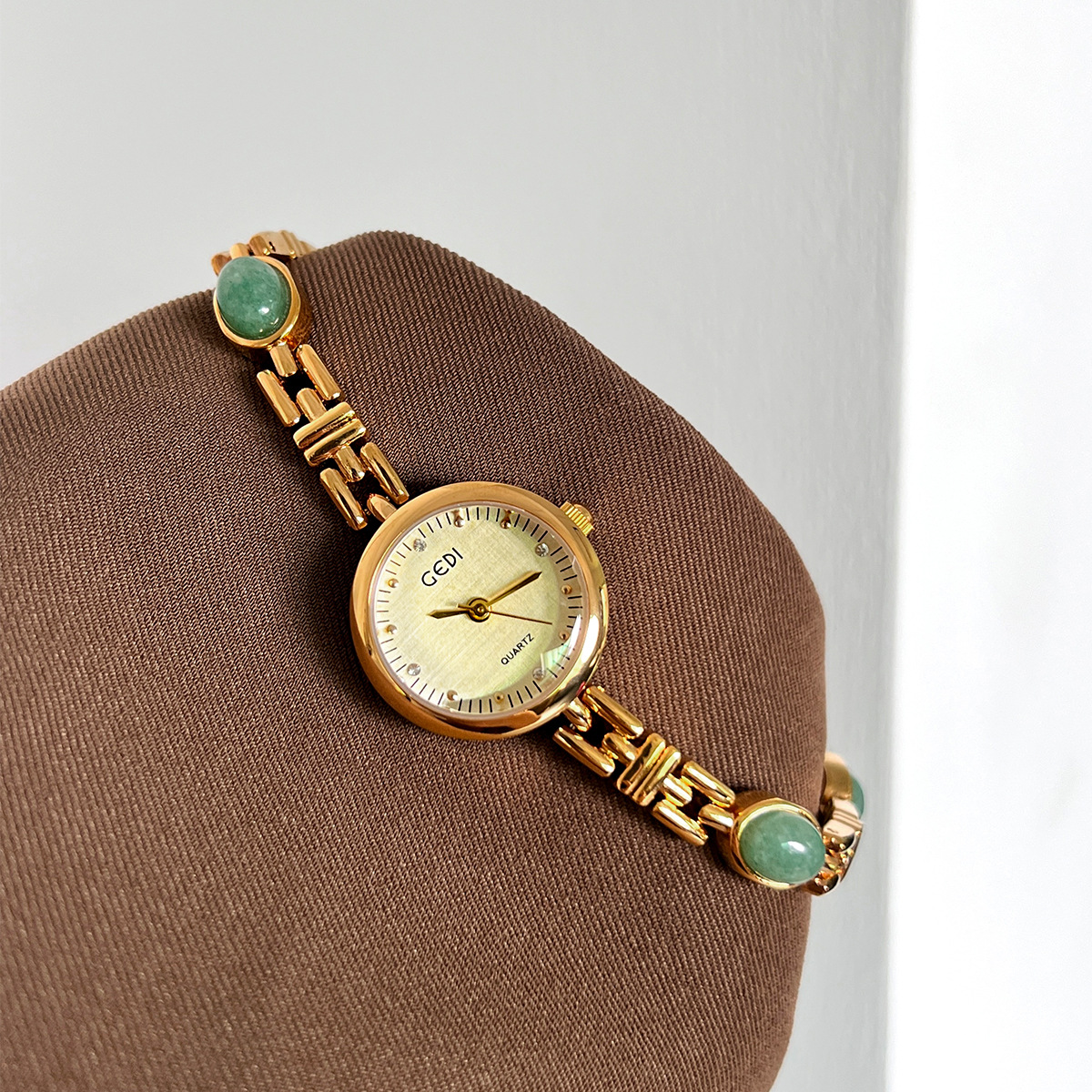 GEDI Luxury Gold Women Watches - مراجعة Luxury Watch With Green Dial وسعره