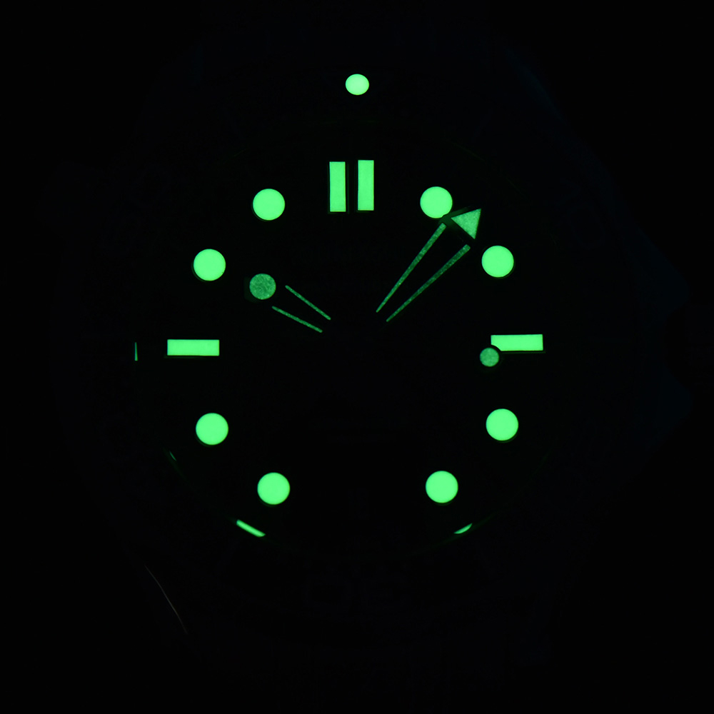 42mm luminous display men's wa - مراجعة Sapphire Crystal Display وسعره