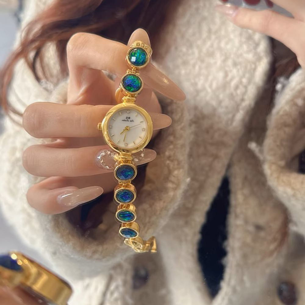 Luxury Women's Watches Green J - مراجعة Luxury Watch With Green Dial وسعره
