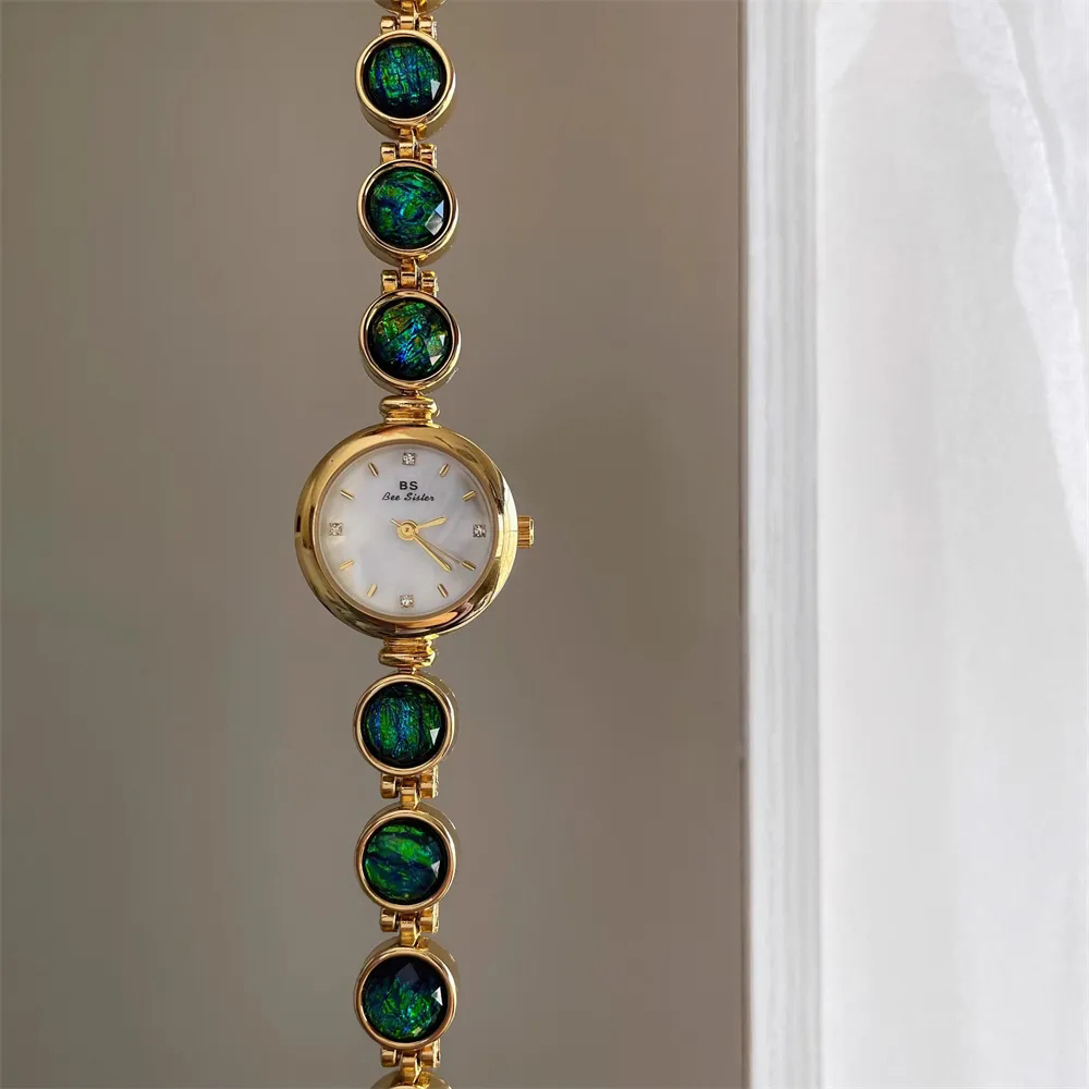 Luxury Women's Watches Green J - مراجعة Luxury Watch With Green Dial وسعره