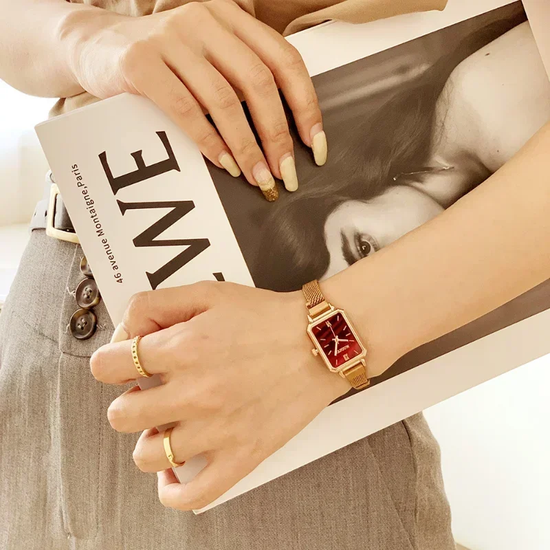 Women Watches Fashion Square L - مراجعة Luxury Watch With Green Dial وسعره
