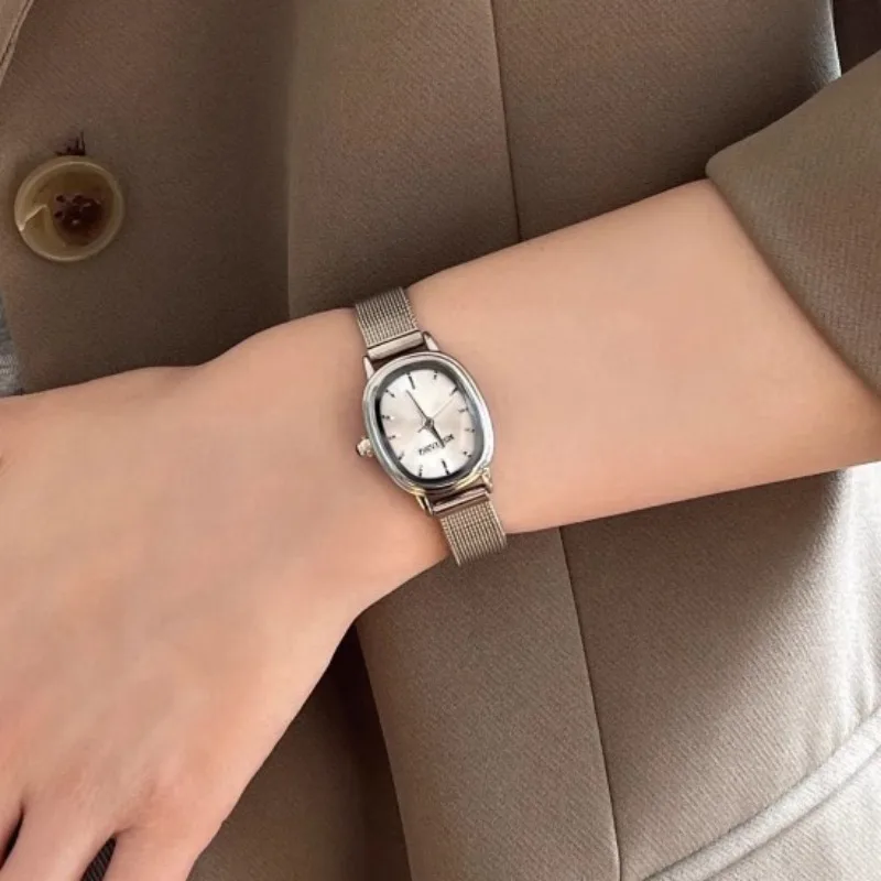 Small Oval Dial Green Watch Si - مراجعة Luxury Watch With Green Dial وسعره
