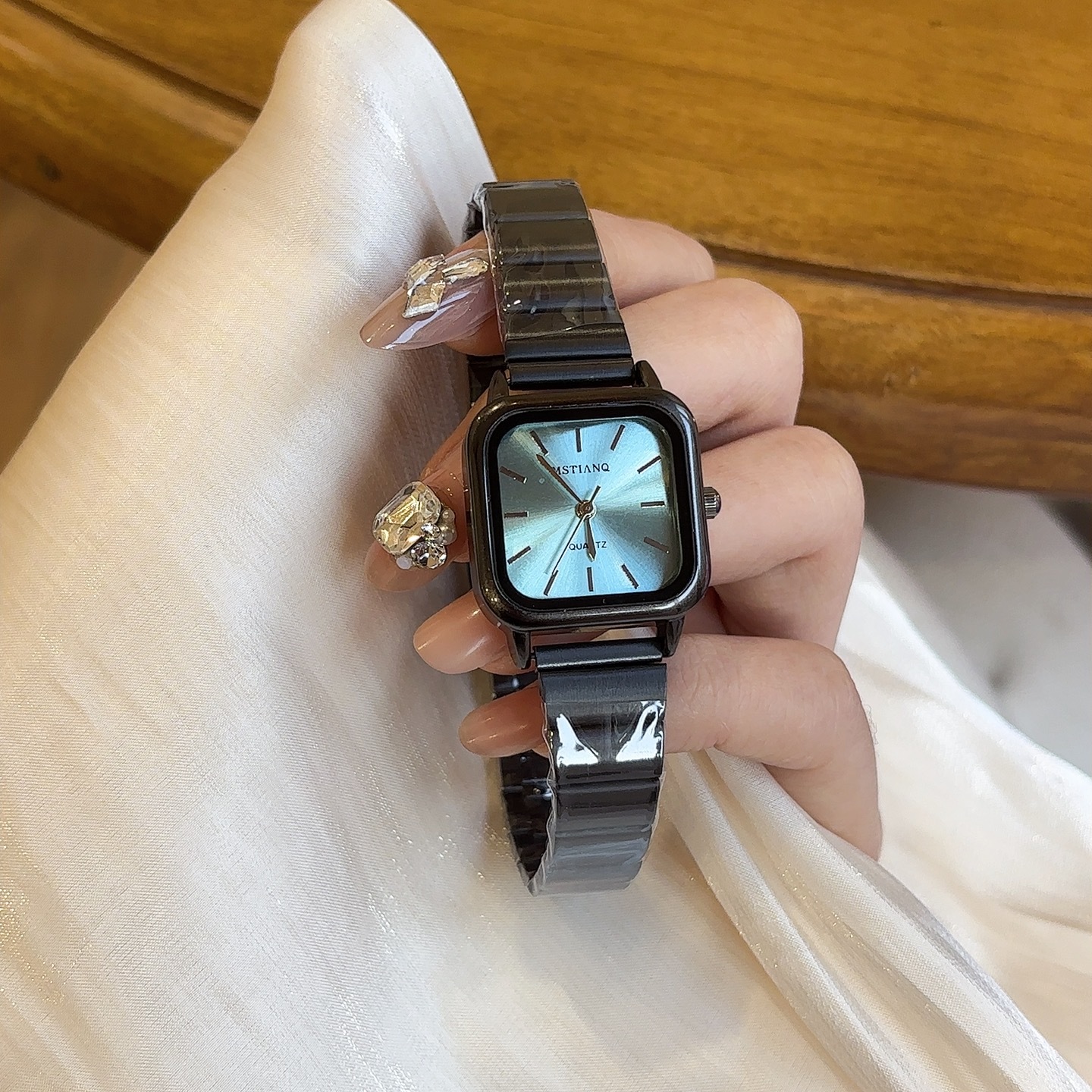 Hot Sale Brand Black Watch for - مراجعة Luxury Watch For Sale وسعره