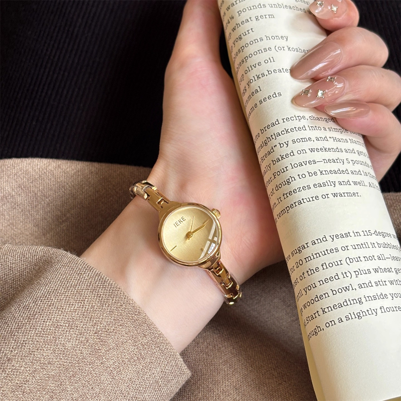 Vintage Women's Quartz Watch L - مراجعة Luxury Watch With Green Dial وسعره