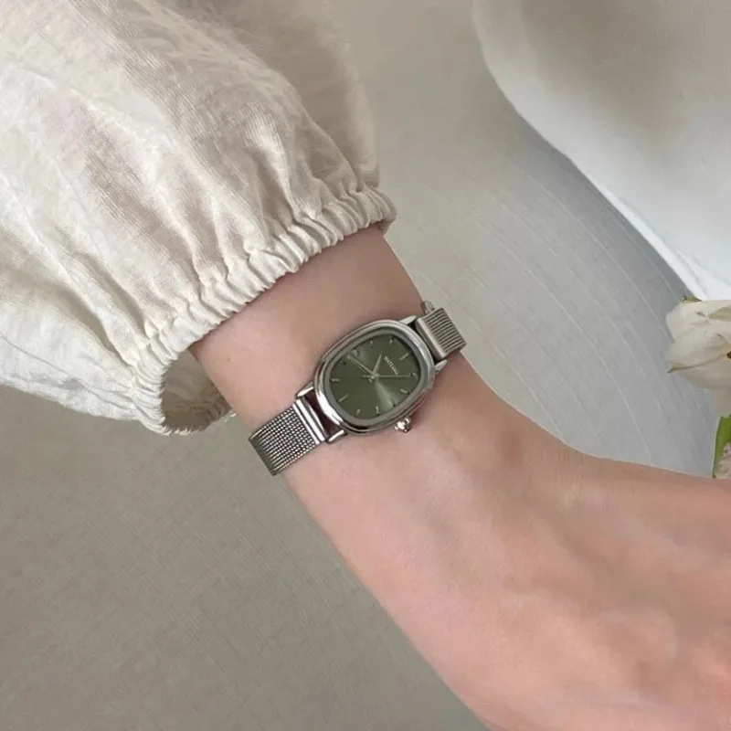 Small Oval Dial Green Watch Si - مراجعة Luxury Watch With Green Dial وسعره