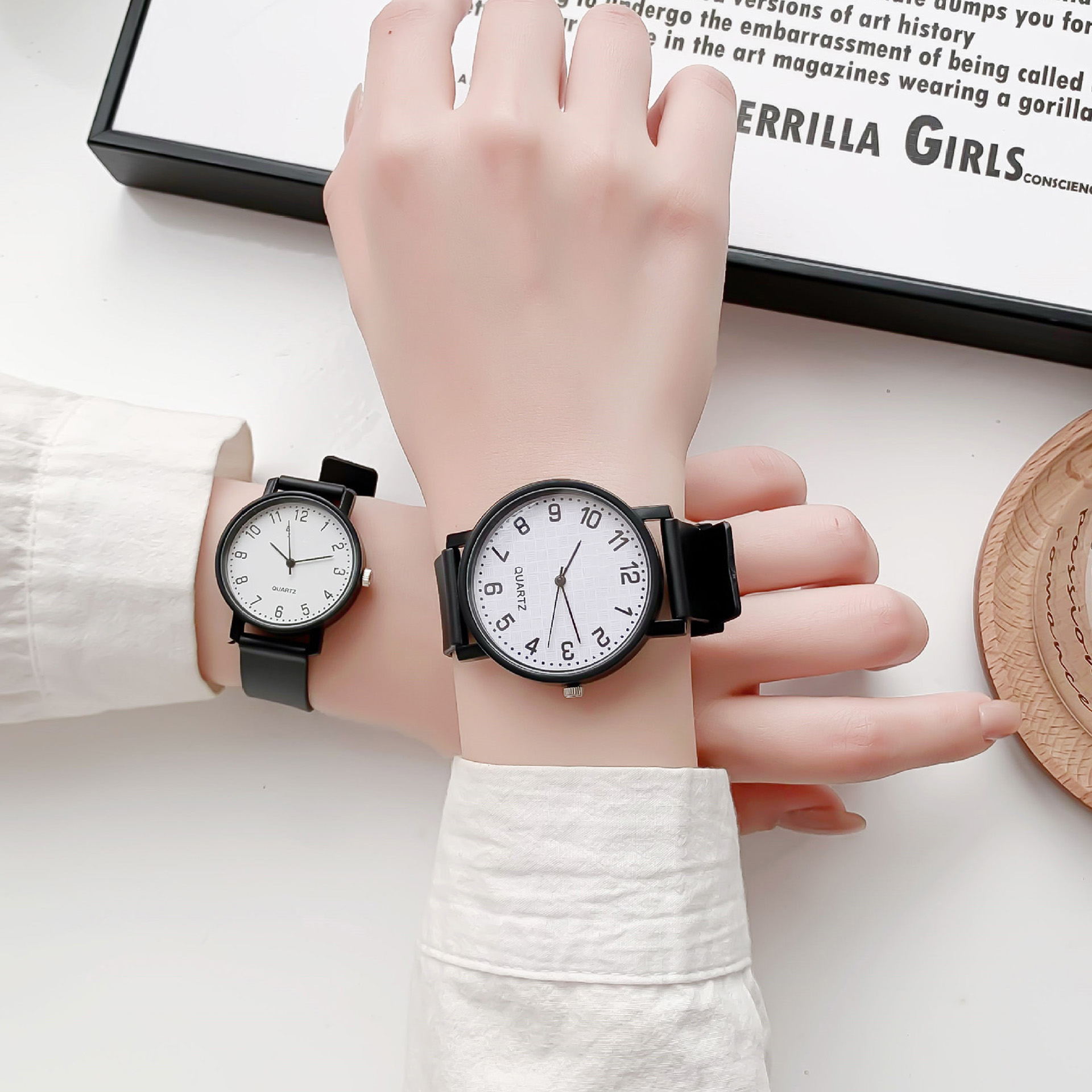 Simple Black Watch Quartz Watc - مراجعة Lux Watch وسعره